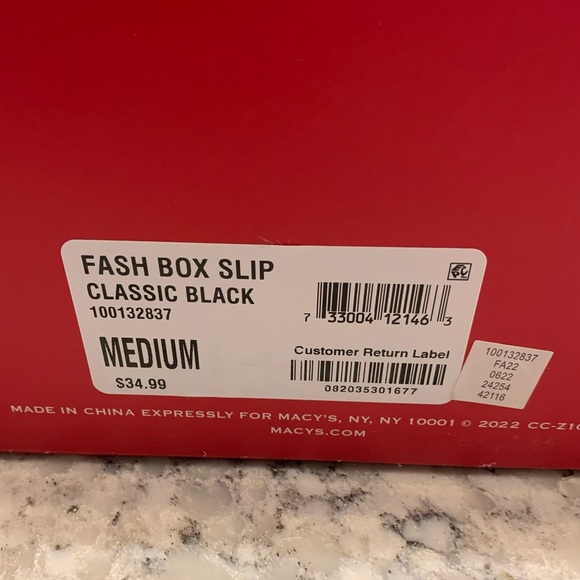 Women’s slippers - Picture 2 of 2